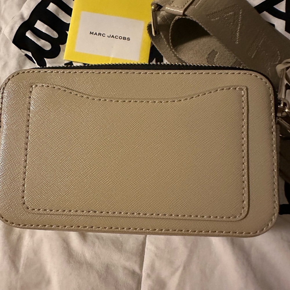 Marc Jacobs snap shot authentic . - Picture 3 of 5